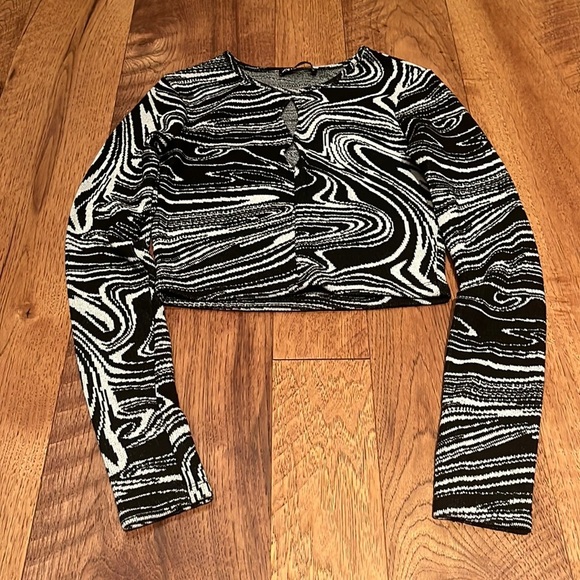 Zara Woman’s Black White Printed Sweater Size S - Picture 1 of 4